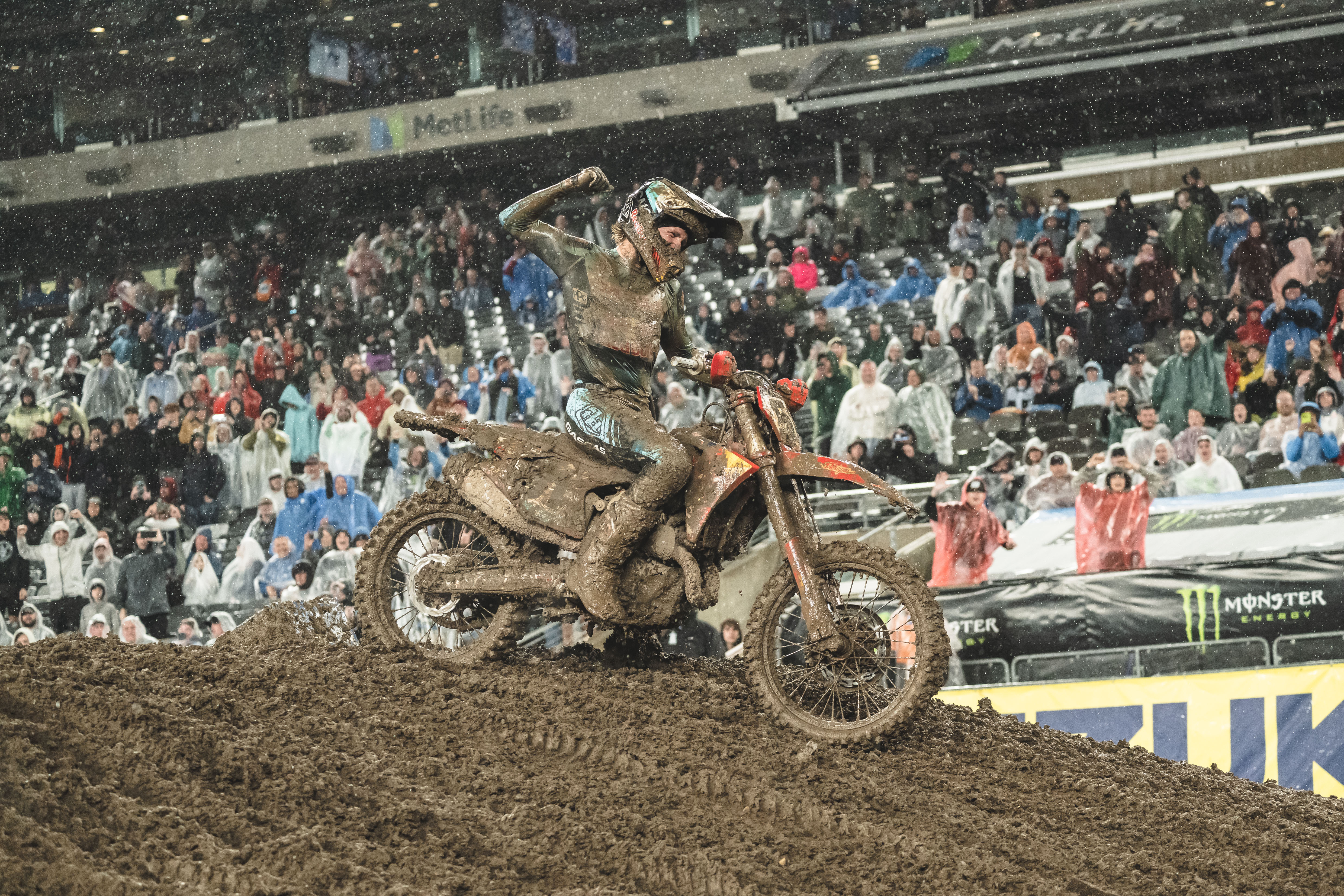 Barcia masters the mud in East Rutherford Supercross